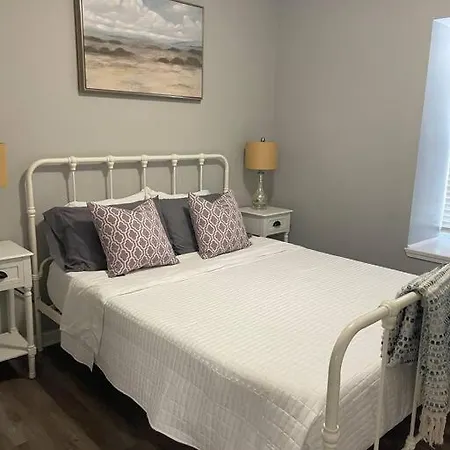 The Bernice - 2 Bedroom Apt In Quilt Town, Usa Hamilton Exterior foto
