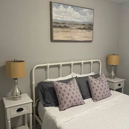 The Bernice - 2 Bedroom Apt In Quilt Town, Usa Hamilton Exterior foto